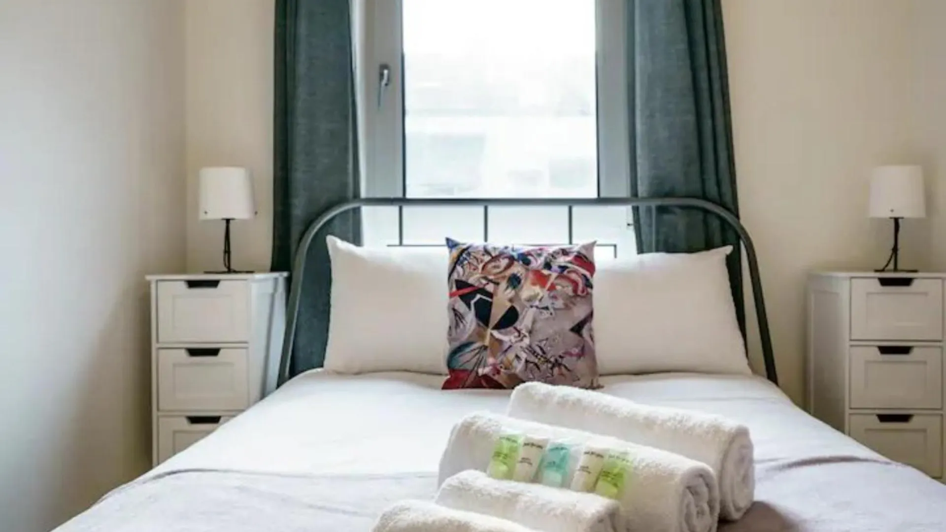 Pass The Keys City Centre Queens Uni Eateries And Bars Abound Belfast Apartment